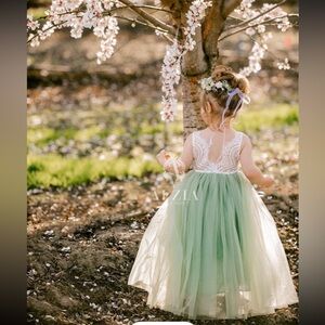 Flowergirl dress- white- sage - flowy 4T